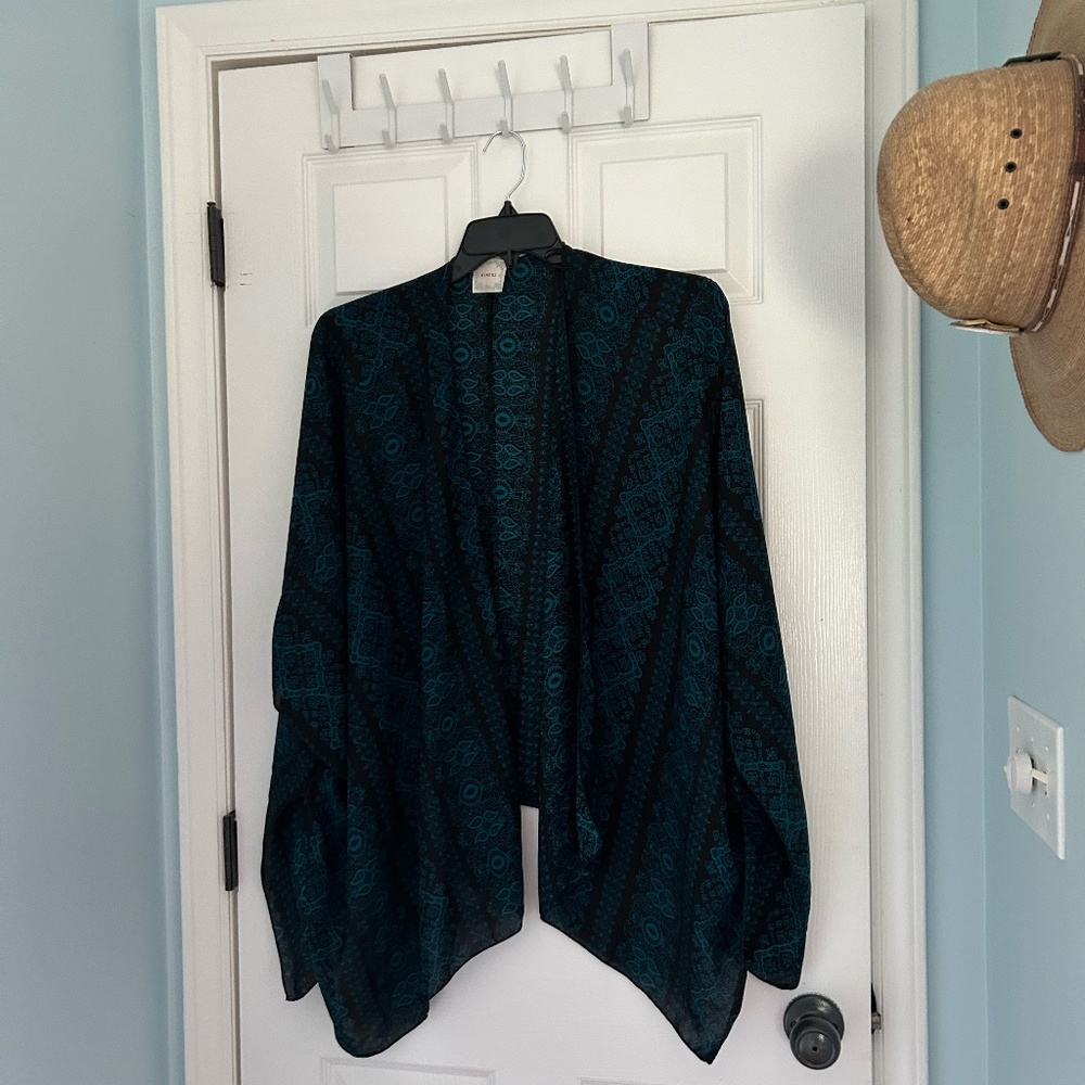BEAUTIFUL wrap. Black and turquoise. ALL Sizes